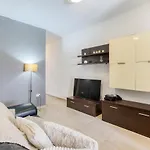 Апартаменты Spacious 2br, Just Off Uni & Hospital & Wifi By 360 Estates *