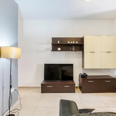 Spacious 2br, Just Off Uni & Hospital & Wifi By 360 Estates Lägenhet