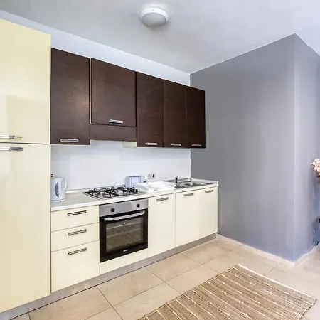 Spacious 2br, Just Off Uni & Hospital & Wifi By 360 Estates Lägenhet Msida