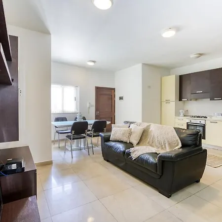 Spacious 2br, Just Off Uni & Hospital & Wifi By 360 Estates * Мсида