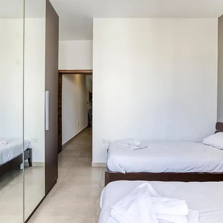 Spacious 2br, Just Off Uni & Hospital & Wifi By 360 Estates Lägenhet Msida