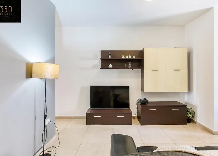 Spacious 2br, Just Off Uni & Hospital & Wifi By 360 Estates Apartament