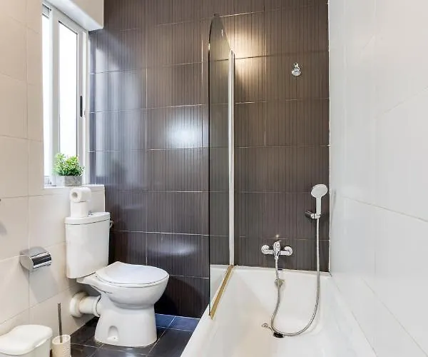 Spacious 2br, Just Off Uni & Hospital & Wifi By 360 Estates Apartament *