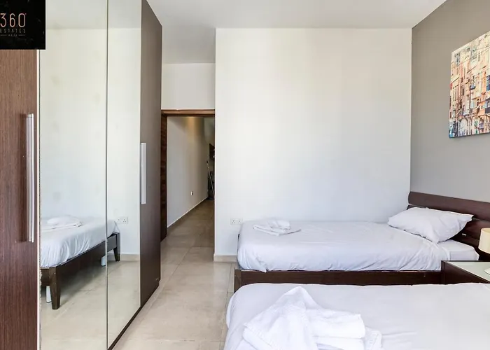 Spacious 2br, Just Off Uni & Hospital & Wifi By 360 Estates Apartament Msida